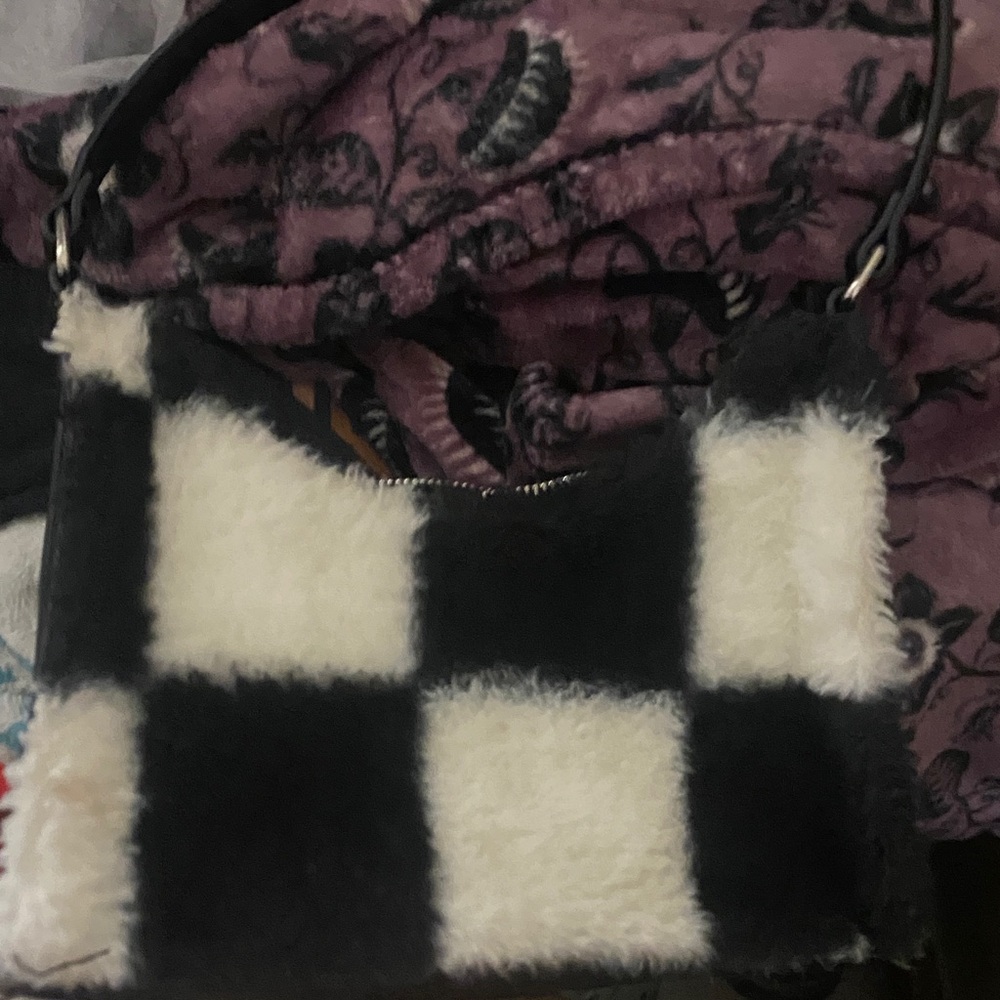 Chic Checkered Women's Shoulder Bag